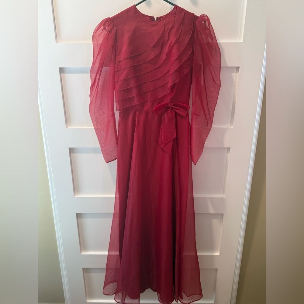 Vintage Elegant Red Chiffon Evening Dress with Bow Detail